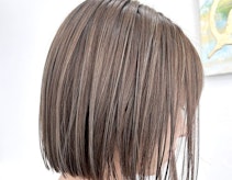白髪ぼかしって?白髪染めとの違いは?特徴や注意点から髪色見本まで