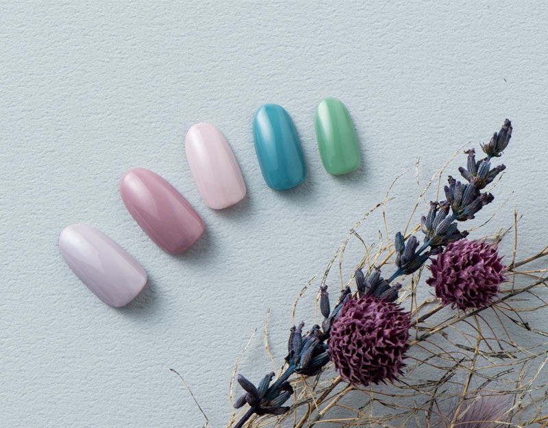 “トーン合わせ”でこなれる、上品カラフルネイルのサムネイル画像