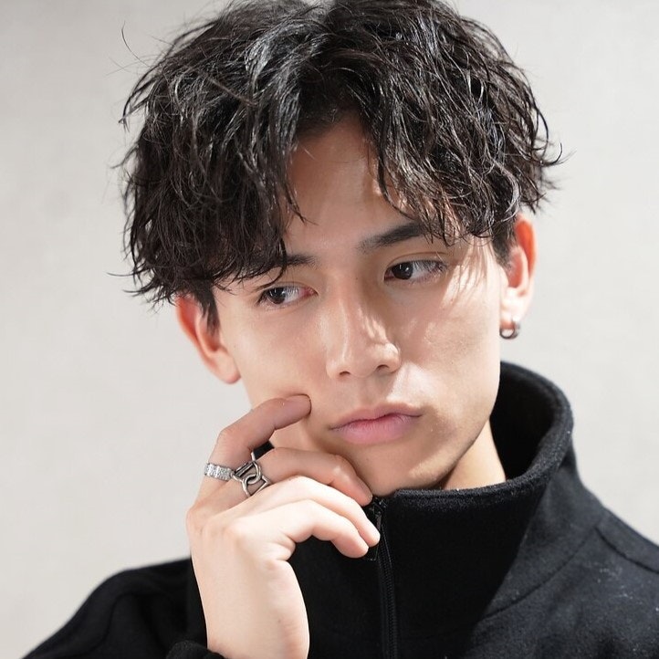 ツイストスパイラルパーマとは?ゆるめ強めからセンターパートまでツイスパ徹底ガイドのサムネイル画像