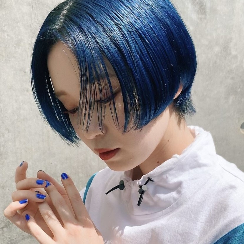 ブルーのヘアカラーってどんな色?ブリーチの有無から青系の髪色カタログまでのサムネイル画像