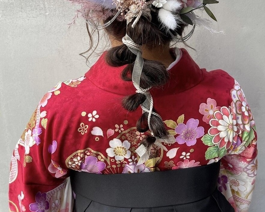 袴に似合う髪型は?2023年の卒業式に向けて髪の長さ別&袴の色別に今っぽアレンジを厳選のサムネイル画像