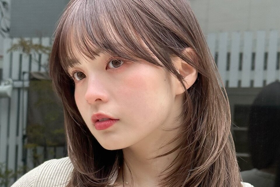 ハイレイヤーとはどんな髪型？おすすめな人から参考カタログ、スタイリングまでのサムネイル画像