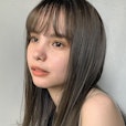 グレージュってどんな髪色？ブリーチ有無も似合うもわかるヘアカラーガイド