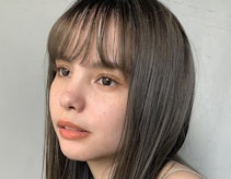 グレージュってどんな髪色?ブリーチ有無も似合うもわかるヘアカラーガイド