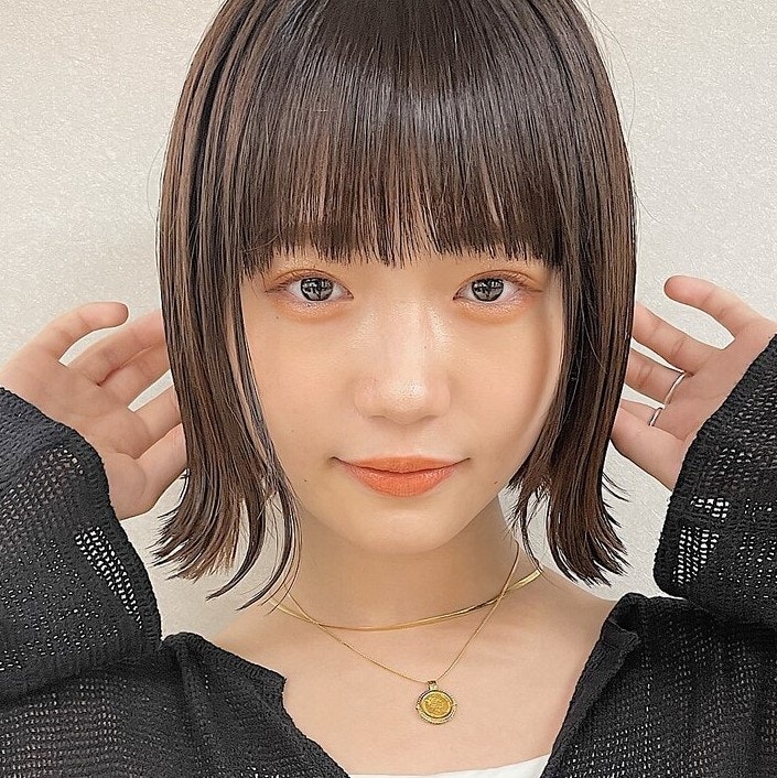 フルバングとは？特徴からスタイル実例までトレンドバングの魅力を一挙紹介のサムネイル画像