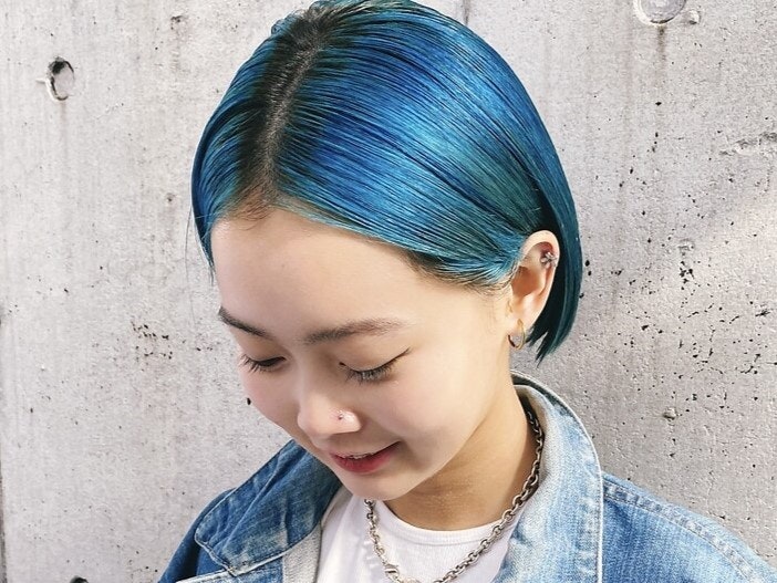 ターコイズブルーってどんな髪色？明るさでみる印象の違いからオーダー見本までのサムネイル画像