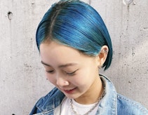 ターコイズブルーってどんな髪色?明るさでみる印象の違いからオーダー見本まで