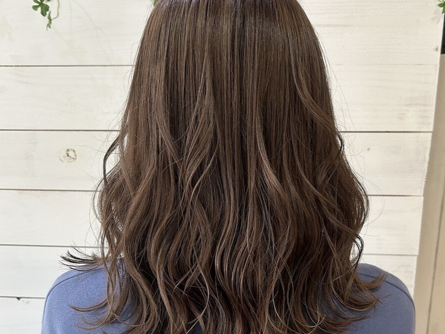 ミントベージュってどんな髪色？ブリーチ別の印象比較＆レングス別スタイルガイド				 					のサムネイル画像