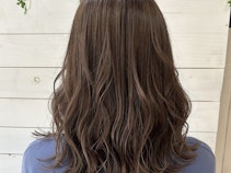 ミントベージュってどんな髪色？ブリーチ別の印象比較＆レングス別スタイルガイド				 					