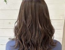 ミントベージュってどんな髪色?ブリーチ別の印象比較&レングス別スタイルガイド