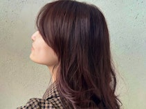 バーガンディーってどんな髪色？他の色との違いやブリーチ別の発色についても解説