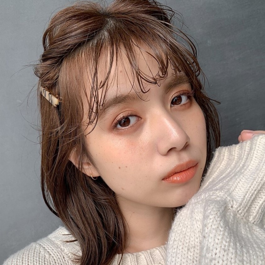 前髪の簡単アレンジ2025年版。伸ばしかけや短い前髪でもできるニーズ別お手本スタイルのサムネイル画像