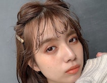 前髪の簡単アレンジ2025年版。伸ばしかけや短い前髪でもできるニーズ別お手本スタイル