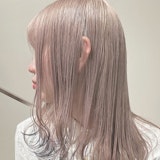 ホワイトベージュってどんな髪色?ブリーチ回数の目安や色落ちをサンプルで解説