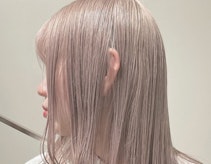 ホワイトベージュってどんな髪色?ブリーチ回数の目安や色落ちをサンプルで解説