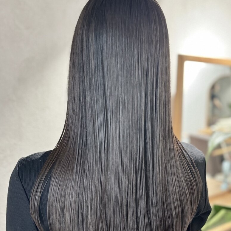 ストレートパーマとは？美容師に聞く他施術との違いやオーダーの疑問