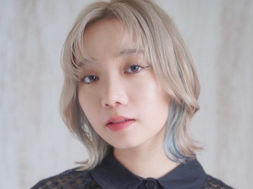 ホワイトベージュってどんな髪色?ブリーチ回数の目安や色落ちをサンプルで解説のサムネイル画像