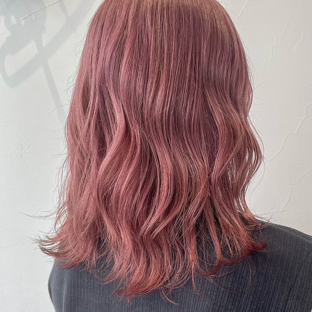 ピンクアッシュってどんな髪色？色味の特徴と2023年版ヘアカラーサンプル集