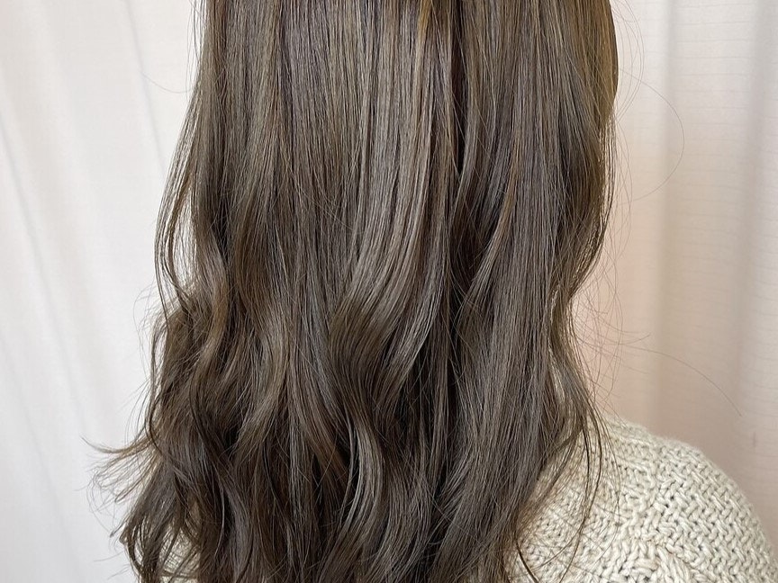 オリーブブラウンってどんな髪色？ブリーチの必要性と暗め明るめのカラー見本集のサムネイル画像