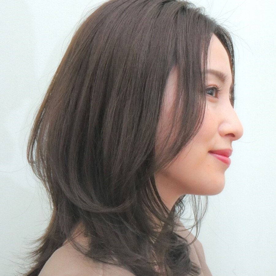 白髪が目立たないヘアカラーを知りたい。年代ごとの取り入れ方とおすすめ5大カラーのサムネイル画像