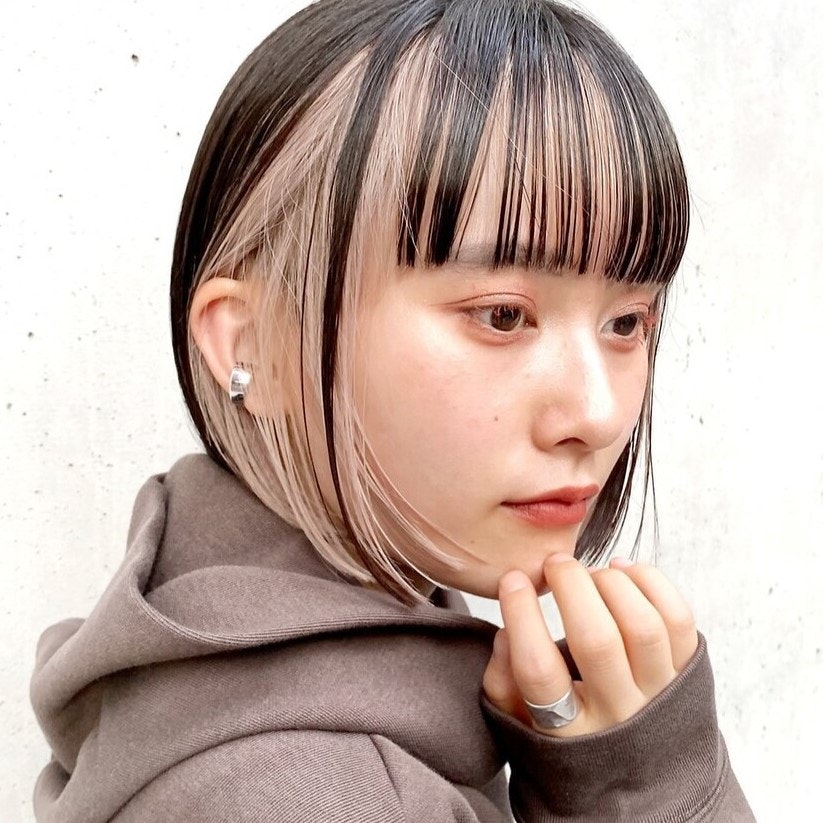 黒髪に似合うインナーカラーは?マッチする11の色味からいれる位置まで紹介!のサムネイル画像