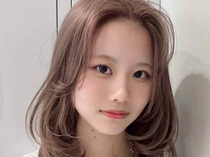 ブリーチありのミディアムヘアガイド。オーダーのヒントからケアのポイントまでのサムネイル画像