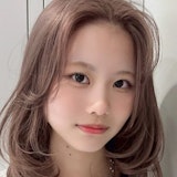 ブリーチありのミディアムヘアガイド。オーダーのヒントからケアのポイントまで