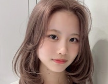 ブリーチありのミディアムヘアガイド。オーダーのヒントからケアのポイントまで