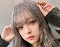 シルバー系髪色ガイド。ブリーチ回数や色落ち対策、似合う色まで丸わかり