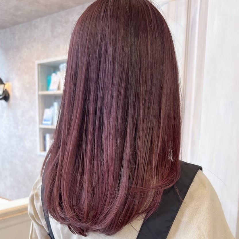 ルビーのヘアカラーってどんな色?ブリーチの必要性やカラーサンプル集のサムネイル画像