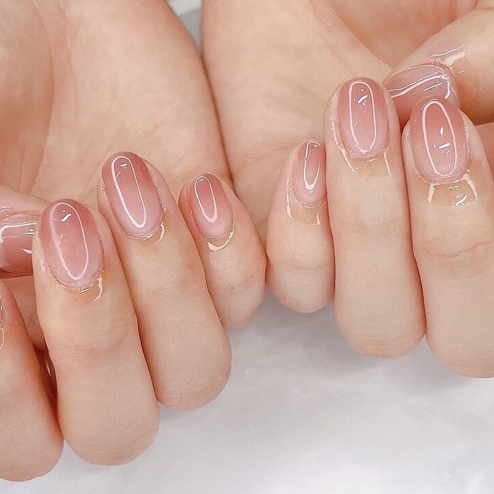 オフィスネイルにふさわしいデザインは?社会人のネイルマナー&お手本デザインのサムネイル画像