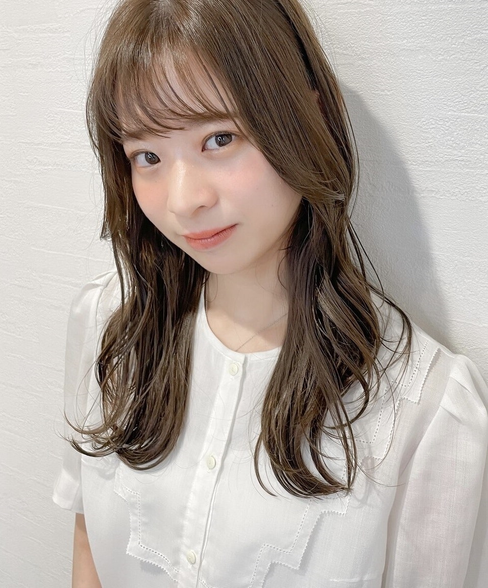 シルキーベージュってどんな色 色味の特徴とオーダー方法 髪色見本集を紹介 ホットペッパービューティーマガジン シルキーベージュってどんな色 色味の特徴とオーダー方法 髪色見本集を紹介 ホットペッパービューティーマガジン