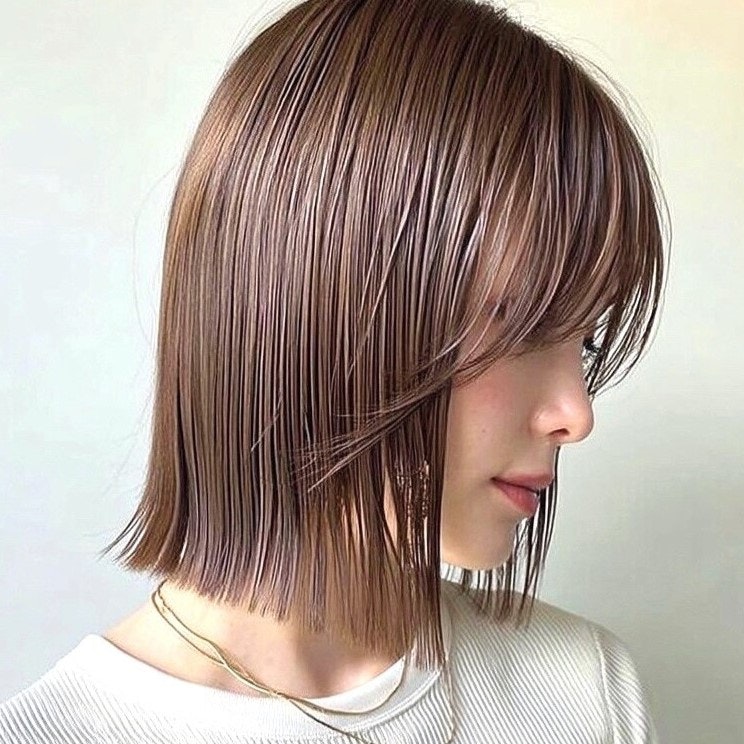 直毛ってどんな髪質?お悩み解消方法とレングス別ヘアスタイル集のサムネイル画像