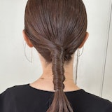 ポニーテールの簡単アレンジ34選。作り方のイラスト解説&あか抜けポイントも