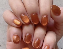 マグネットネイルってどんなネイル?魅力やデザインの種類、セルフのやり方も解説