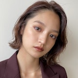 バーガンディーってどんな髪色？ヘアカラーの魅力と明るさ別カラーサンプル