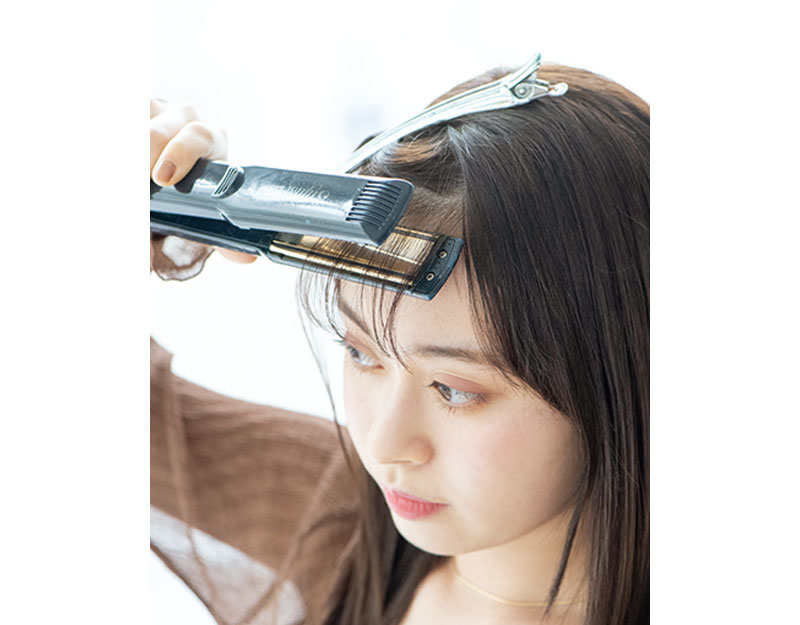 OK 前髪を2段に分けて それぞれアイロン