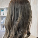 ブリーチありの明るめオリーブってどんな髪色?パーソナルカラー別おすすめも