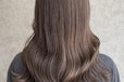 ミルクティーベージュってどんな髪色？ブリーチ有無の違いとヘアカラー見本集