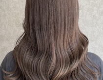 ミルクティーベージュってどんな髪色?ブリーチ有無の違いとヘアカラー見本集