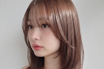ピンクベージュってどんな髪色？ブリーチ有無＆明度別のカラーサンプル