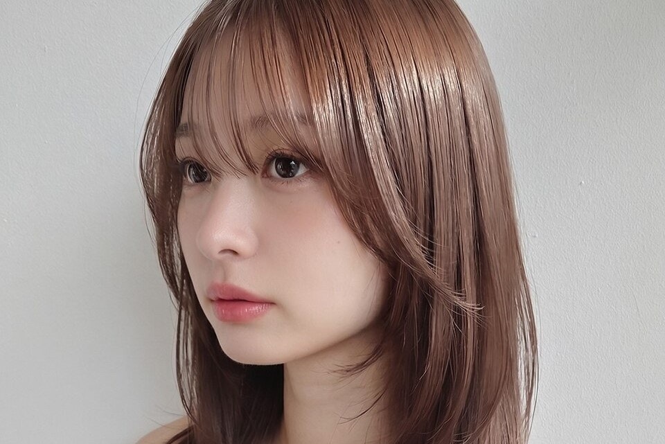 ピンクベージュってどんな髪色?ブリーチ有無&明度別のカラーサンプルのサムネイル画像