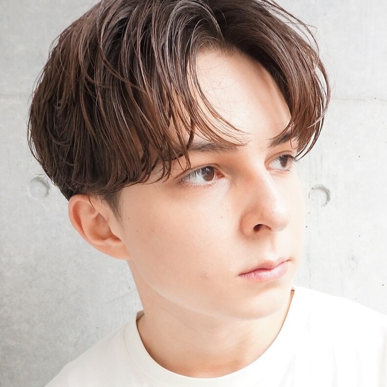 メンズヘアカラー2025年最新ガイド。人気色&ブリーチの有無による違いを解説のサムネイル画像