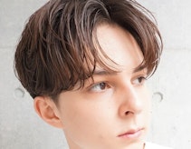 メンズヘアカラー2025年最新ガイド。人気色&ブリーチの有無による違いを解説