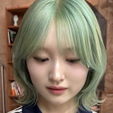 ミントグリーンってどんな髪色?ブリーチの必要性からパーソナルカラー別似合う色まで