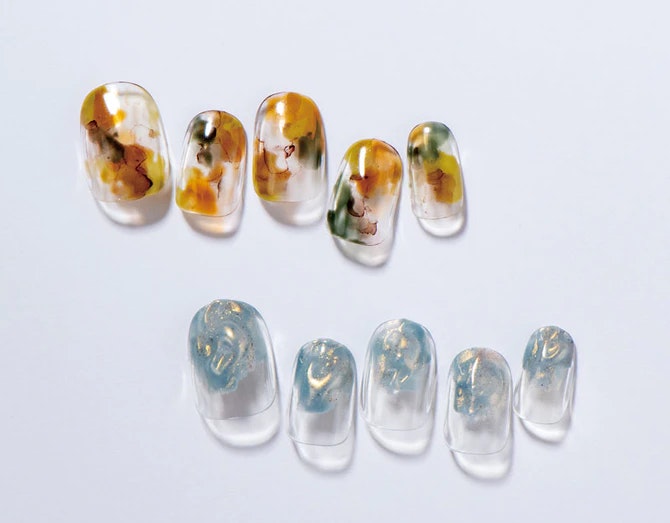 クリア×人気デザインにときめく、夏のおしゃネイルのサムネイル画像