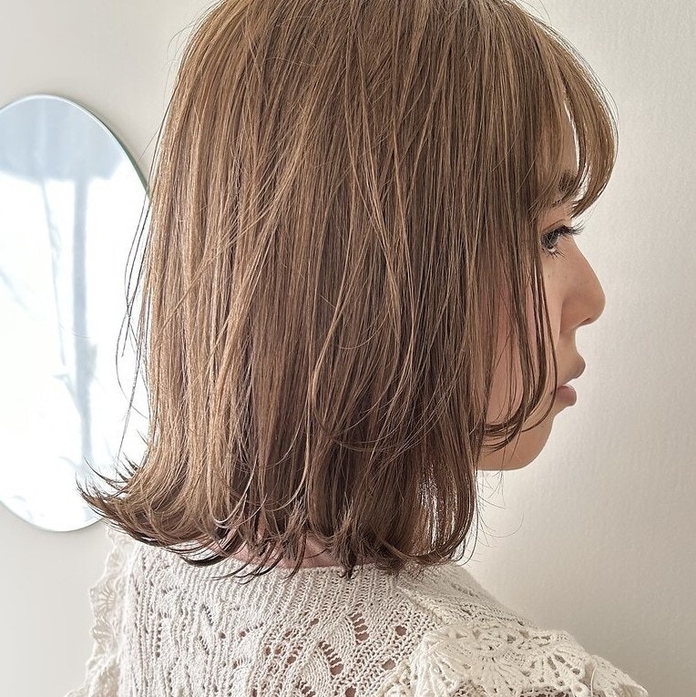 ミルクティーカラーはブリーチなしでできる?目指せる明るさ解説とカラー別色見本のサムネイル画像