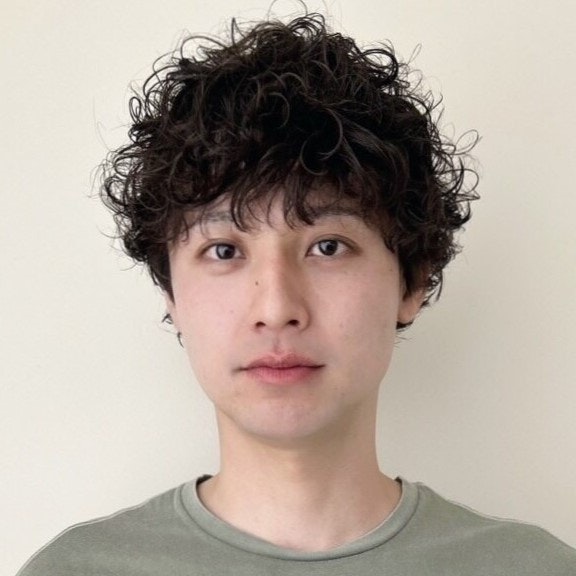 プードルパーマとは?特徴から似合う顔型、オーダーに役立つサンプルガイドまでのサムネイル画像