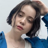 ブルーアッシュってどんな髪色?ブリーチありとブリーチなしで色味をチェック