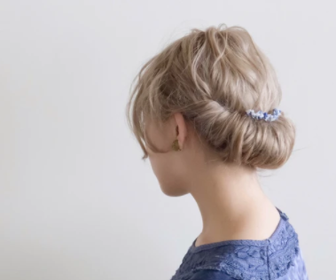 ねじりアレンジでヘアスタイルをおしゃれに 手軽に取り入れられるスタイルまとめ ホットペッパービューティーマガジン ねじりアレンジでヘアスタイルをおしゃれに 手軽に取り入れられるスタイルまとめ ホットペッパービューティーマガジン